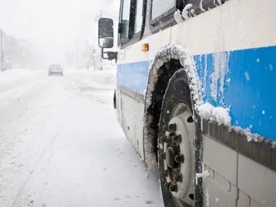 Рятувальники на Житомирщині відбуксирували автобус із 10 пасажирами до пункту обігріву