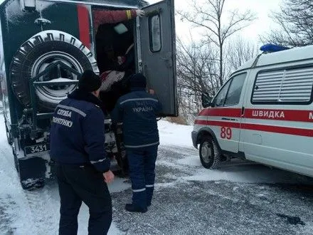 Николаевские спасатели прокладывали путь медикам к больному малышу