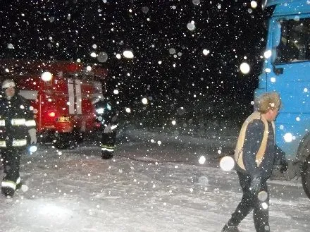 Три автомобиля попали в снежный сугроб на Кировоградщине