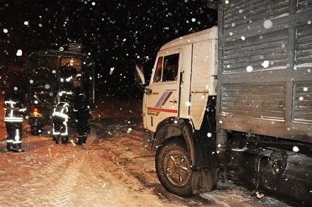 Четыре грузовика вытащили из кювета спасатели на Кировоградщине