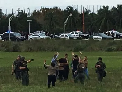 Чоловік, що стріляв в аеропорту Флориди, провіз зброю в багажі