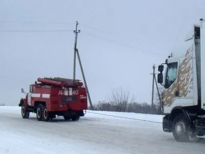Для расчистки дорог в Украине привлечено более 2,5 тыс. единиц техники