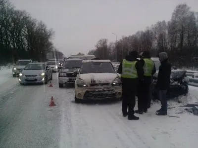 На Житомирщині сталась ДТП за участю щонайменше 14 машин