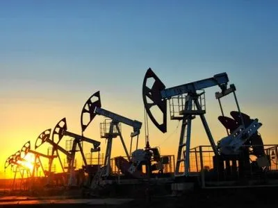 Нефть Brent установилась выше 57 долл. за баррель