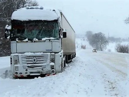 Водителей Киевской области предупредили о снеге и гололеде