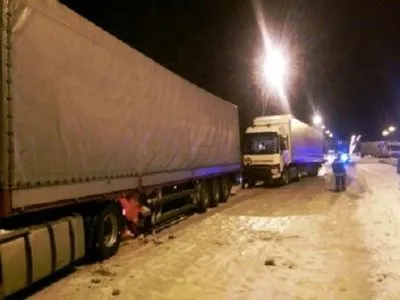 В Винницкой области 39 грузовиков попали в пробку из-за непогоды