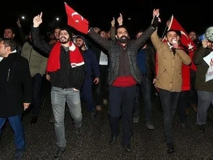 u-turechchini-politsiya-rozignala-vodometami-miting-proti-posilennya-vladi-r-erdogana