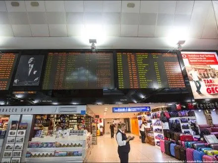 Аэропорт в Стамбуле периодически принимает рейсыа