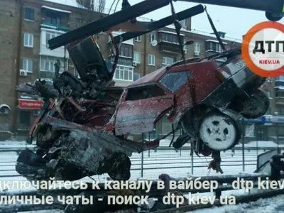 Смертельное ДТП в Киеве: авто разорвало надвое