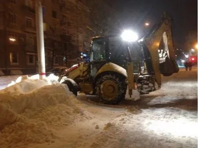 Коммунальщики вывезли из центральной части Кропивницкого более 1300 кубометров снега
