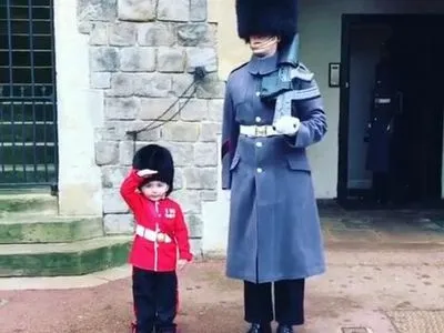 Маленький британец стал гвардейцем Виндзорского замка на свой день рождения
