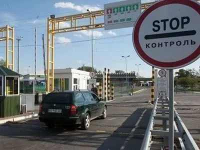На кордоні з Польщею у чергах застрягли майже півсотні автомобілів