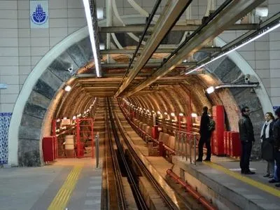 В Стамбуле закрыли станцию ​​метро из-за сообщения о террористе