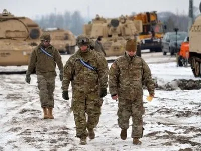Около 300 солдат США приземлились в аэропорту на западе Польши