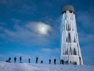 В Турции мороз превратил водонапорную башню в ледяную скульптуру