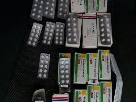 Чоловік намагався перевезти сильнодіючі таблетки у "ДНР"