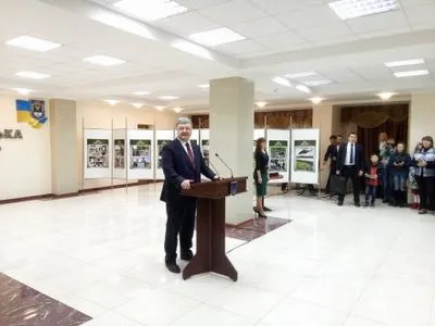 П.Порошенко вручил ордера от квартир участникам АТО в Николаеве