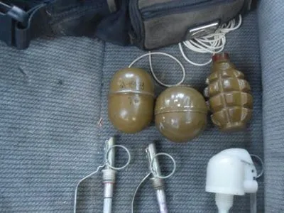Полицейские обнаружили гранаты в авто в Полтаве