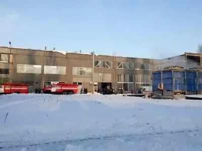 В результате пожара на заводе в Киеве пострадали двое сотрудников