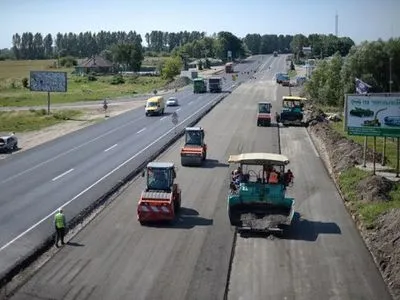 П.Порошенко выступил в поддержку украинских производителей в строительстве дорог