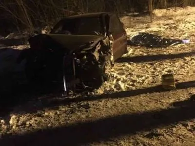 Внаслідок зіткнення вантажівки і легковика в Івано-Франківську загинув пішохід