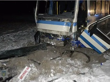 Рейсовый автобус на Волыни врезался в электроопору, есть погибший