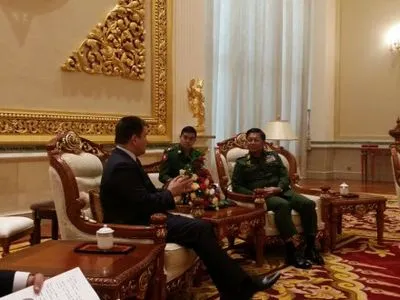 П.Клімкін зустрівся у М’янмі з головнокомандувачем ЗС і головою МЗС