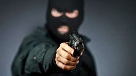 Вооруженные неизвестные в масках ограбили супругов в Запорожье