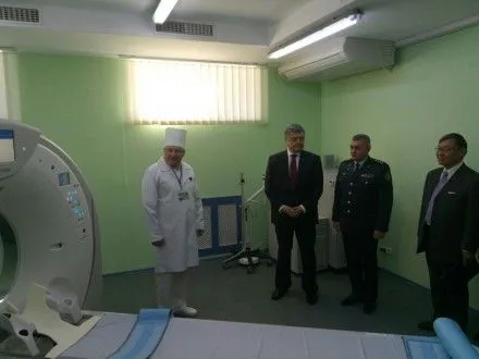 П.Порошенко прибыл в госпиталь Госпогранслужбы