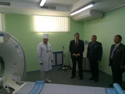 П.Порошенко прибув до госпіталю Держприкордонслужби