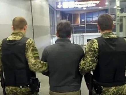 Прикордонники на Харківщині затримали чоловіка, який перебував у розшуку
