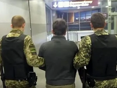 Прикордонники на Харківщині затримали чоловіка, який перебував у розшуку