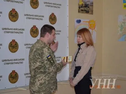 Министерство обороны Украины наградило волонтеров в Мариуполе