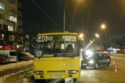 В Киеве авто врезалось в маршрутку