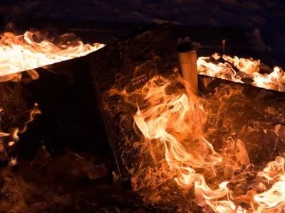 Украинским библиотекам предложили пепел непроданной книги