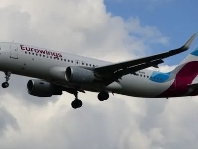 Літак Eurowings здійснив екстрену посадку у Кувейті через повідомлення про замінування