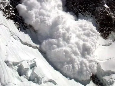 Рятувальники закликали утриматися від походів у гори через лавинну небезпеку