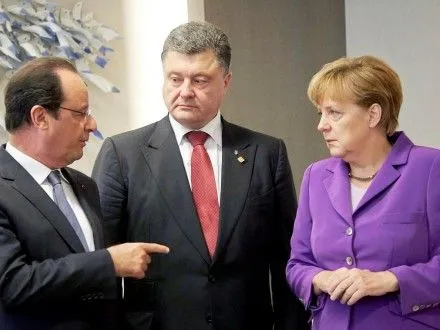 А.Меркель та Ф.Олланд висловили упевненість, що невдовзі для українців запровадять "безвіз"