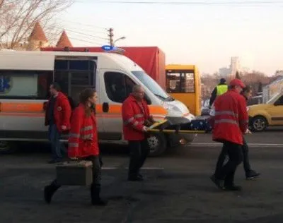 У Києві авто збило на переході трьох ліцеїсток