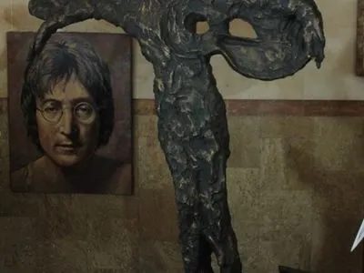 Пам'ятник Дж.Леннону презентували в Запоріжжі