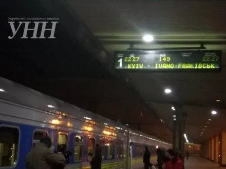Поїзд із вагонами-трансформерами відправився у перший рейс із київського вокзалу