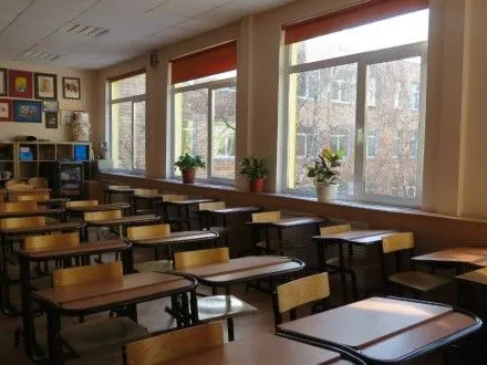 Из-за обледенения дорог школьникам в Одесской области продлили каникулы