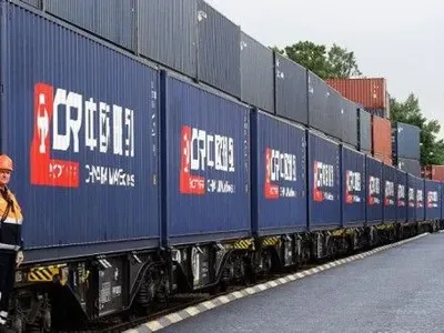 После 18 дней в пути в Лондон прибыл первый грузовой поезд с КНР