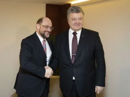 П.Порошенко обговорив із М.Шульцем санкції проти РФ, безвіз для України та УА з ЄС