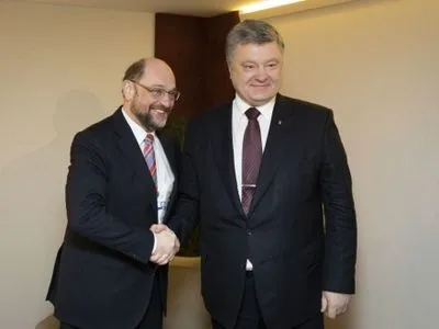 П.Порошенко обговорив із М.Шульцем санкції проти РФ, безвіз для України та УА з ЄС