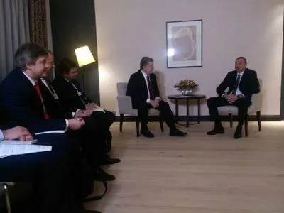 П.Порошенко розпочав переговори з президентом Азербайджану