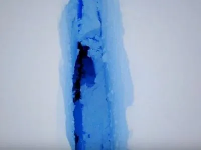 Беспилотник снял 40-километровую трещину в леднике Антарктиды