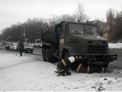 Жінка потрапила під колеса вантажівки на Дніпропетровщині
