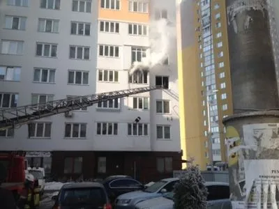 Из-за пожара в квартире в Киеве эвакуированы 15 человек