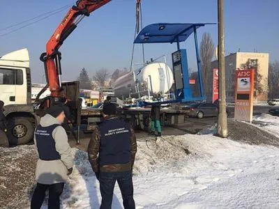 Незаконные газовые заправки демонтировали в Киеве
